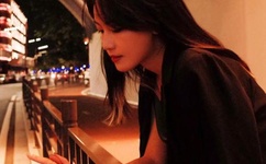 三个男人一起舔我好爽